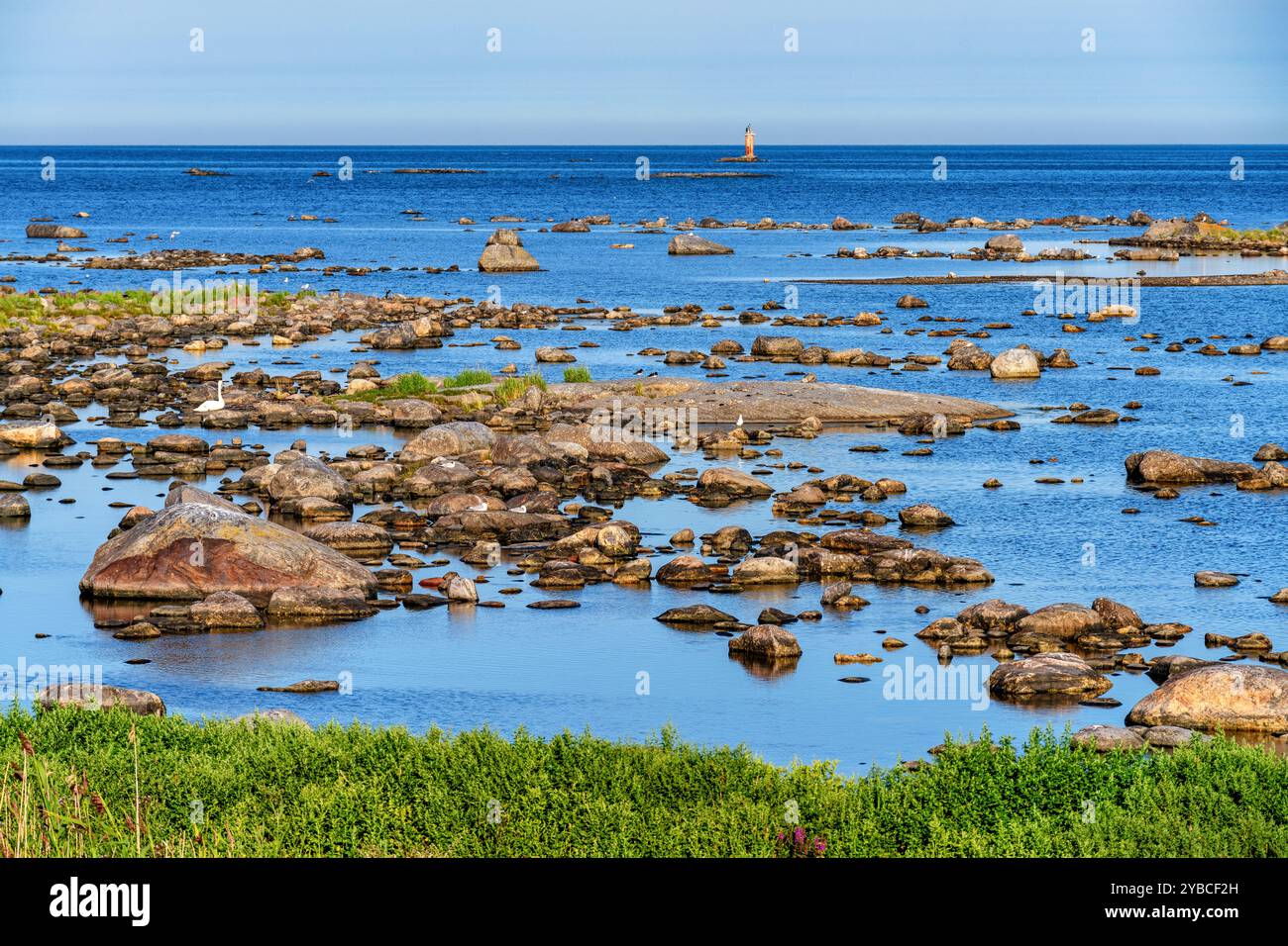 Coste poco profonde e rocciose dell'isola di Norrskär, Mustasaari, Finlandia Foto Stock