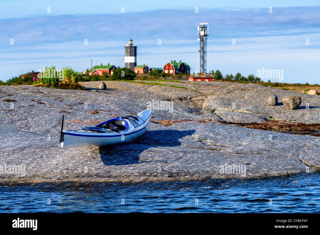 Kayak e campeggio sull'isola di Norrskär, Mustasaari, Finlandia Foto Stock