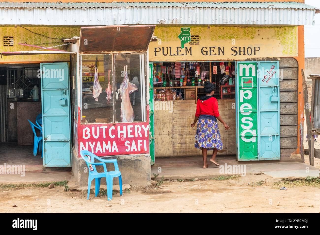 Grande magazzino e macelleria, piccolo villaggio, Kenya, Africa Foto Stock