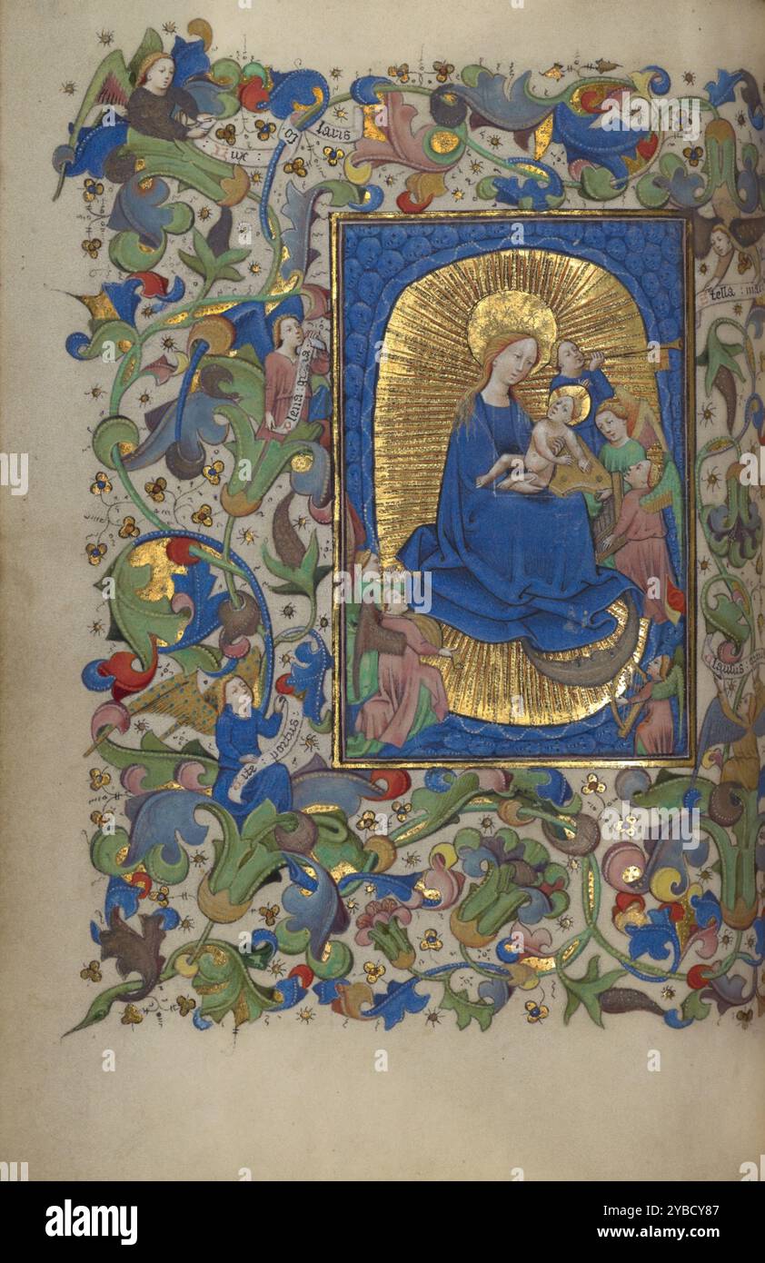 La Vergine col bambino con gli Angeli; Libro delle ore, circa 1450-1455. Informazioni aggiuntive: Le ore della Vergine, il servizio principale nel libro delle ore, si apre con un'immagine devozionale di Maria che riunisce i molti aspetti per i quali viene celebrata. La grande mandorla d'oro e il cherubino blu che la circondano la mostrano come Regina del cielo. È anche raffigurata come la descrizione dell'enigmatica donna dell'Apocalisse: "Vestita con il sole, sotto i suoi piedi la luna, e sulla sua testa una corona di dodici stelle". È interessante notare che The Christ Child e Angels suonano strumenti musicali Foto Stock