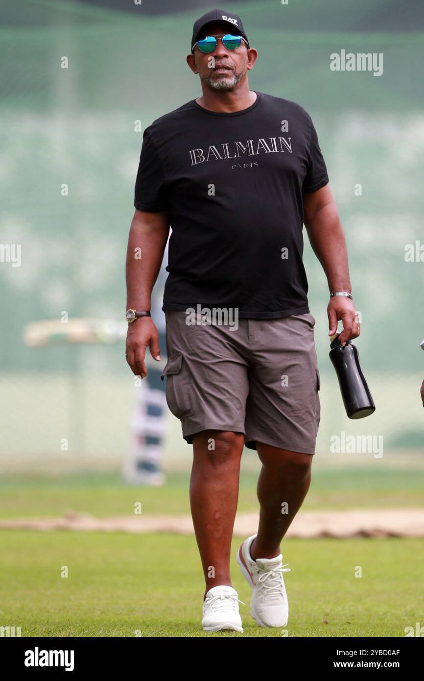 Il Bangladesh Cricket Board (BCB) ha nominato l'ex battitore delle Indie occidentali Phil Simmons capo allenatore della squadra nazionale maschile di cricket che è arrivata Foto Stock