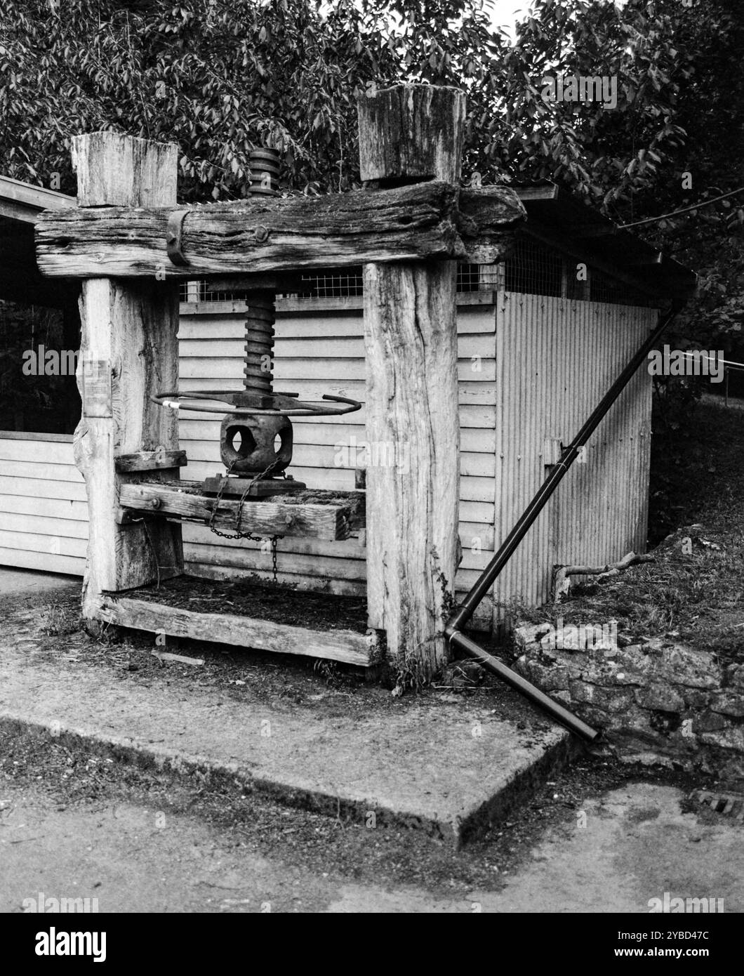 Pressa di mela di legno alla pressa del sidro di Dartington, Totnes Devon England.U.K Foto Stock