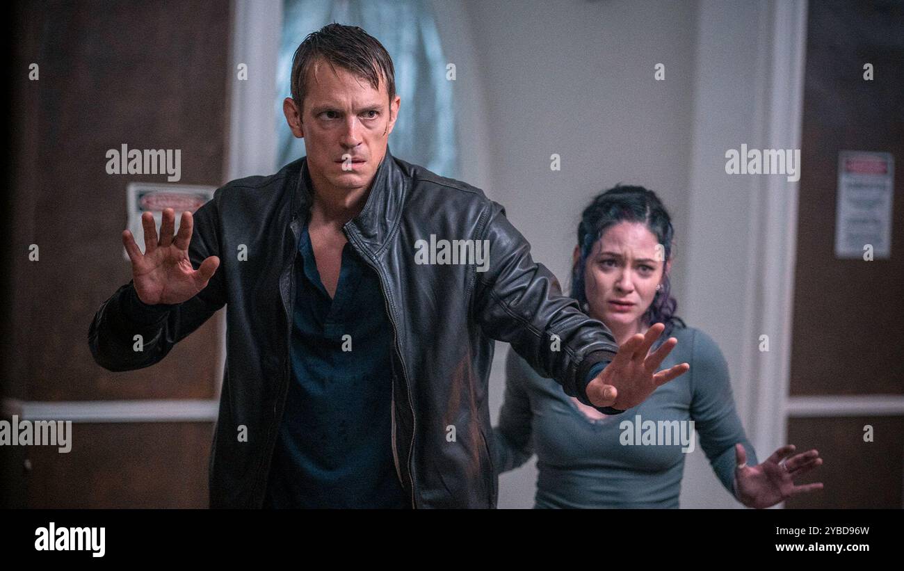 The Silent Hour Joel Kinnaman e Sandra Mae Frank Foto Stock