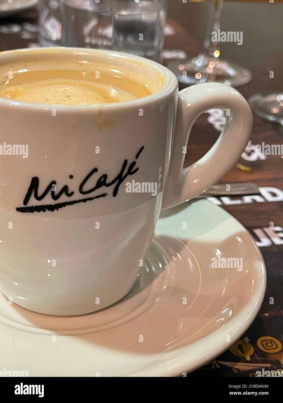 Caffè mi. Tazza di caffè, vista ravvicinata. Foto Stock