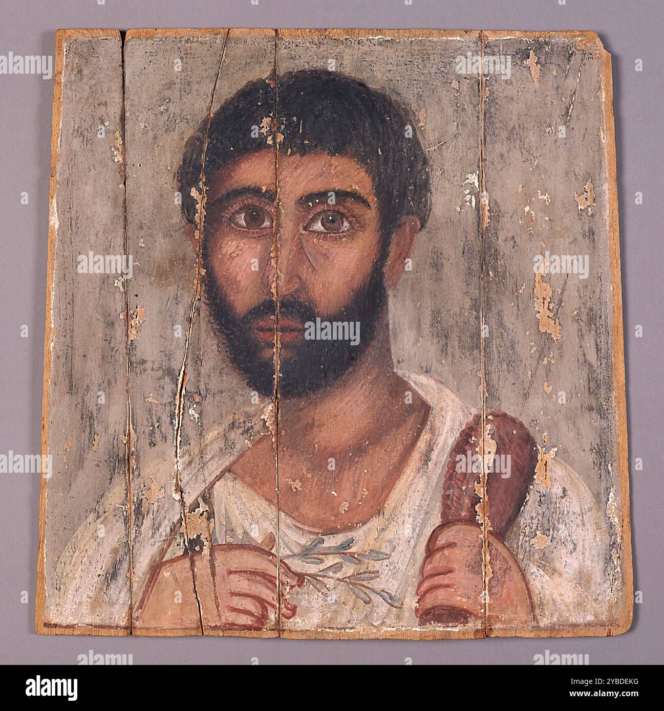 Ritratto di un uomo barbuto, d.C. 100. Ulteriori informazioni: Ritratto romano-egiziano di un uomo in tempera (colla animale) su un pannello quadrato di legno di fico. Sebbene la produzione, l'aspetto e l'iconografia commemorativa del panel&#x2019 appartengano al mondo della ritrattistica funeraria romano-egiziana, questa non è mai servita come maschera funeraria inserita in confezioni di mummie. Il bordo smussato non verniciato su tutti e quattro i lati del pannello quadrato indica che una volta era incorniciato. Foto Stock