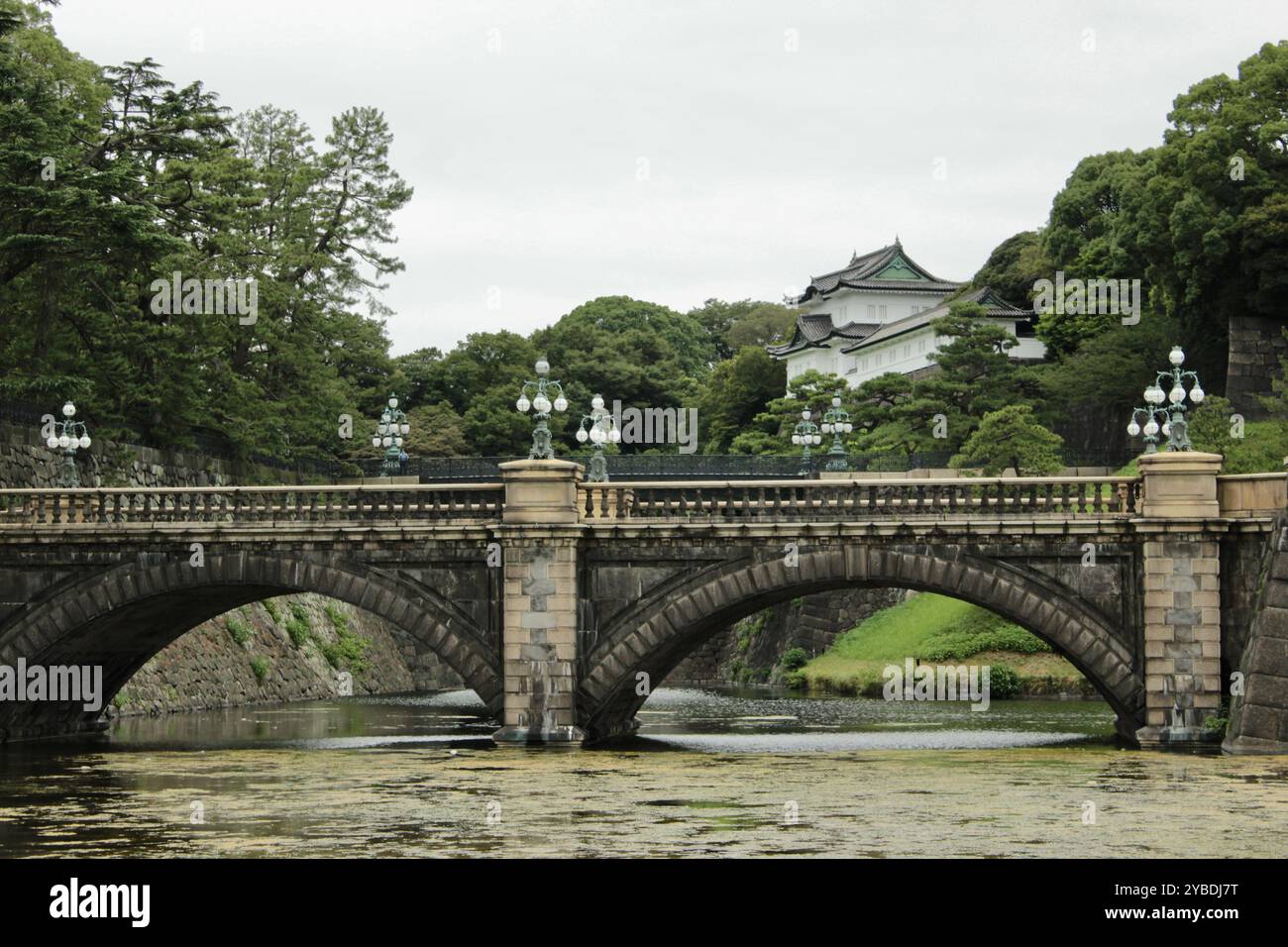 Palazzo Imperiale e Ponte Seimon Ishibashi a Tokyo, Giappone Foto Stock