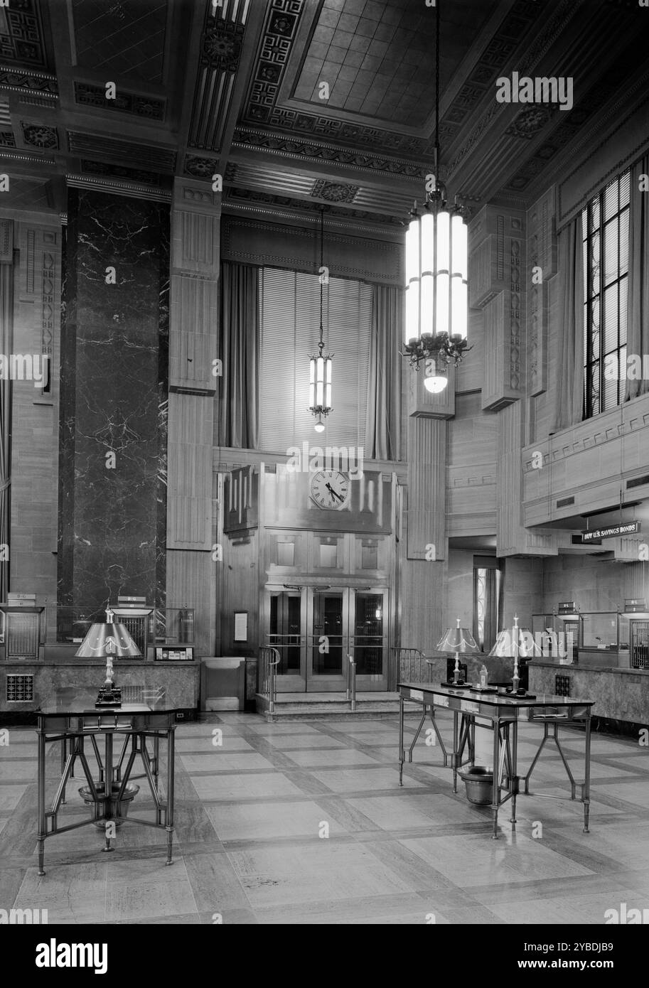 Dollar Savings Bank, Grand Concourse, New York, 1946. Foto Stock