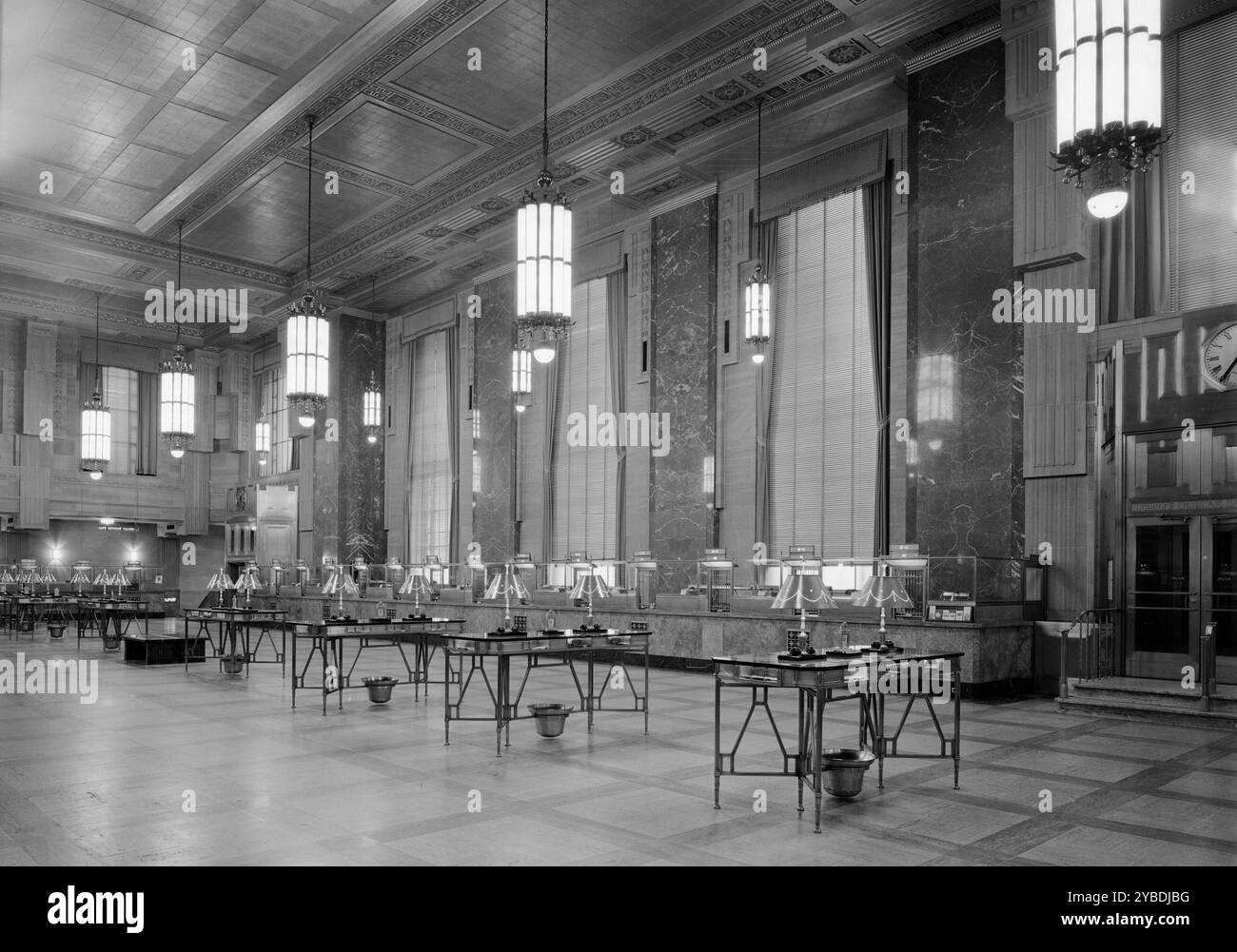 Dollar Savings Bank, Grand Concourse, New York, 1946. Foto Stock