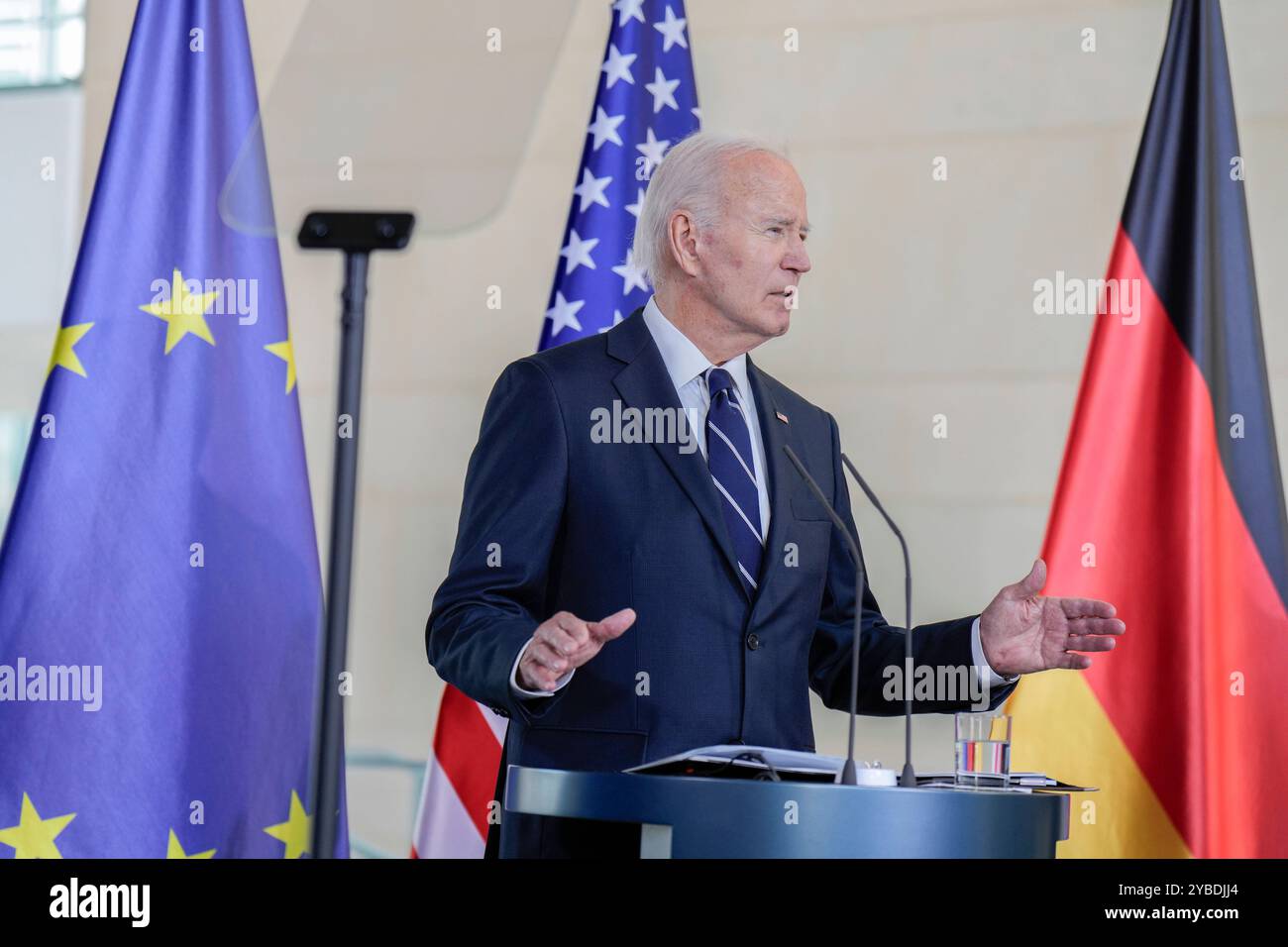 Staatsbesuch des amerikanischen Präsidenten, Joseph R. Biden Jr. Besuch des Präsidenten der Vereinigten Staaten von Amerika, Joseph R. Biden Jr., in Deutschland. Pressestatements des amerikanischen Präsidenten im Bundeskanzleramt Berlin Berlin GER *** visita di Stato del Presidente degli Stati Uniti d'America, Joseph R Biden Jr visita del Presidente degli Stati Uniti d'America, Joseph R Biden Jr, in Germania dichiarazioni stampa del Presidente americano presso la Cancelleria federale Berlino GER Foto Stock