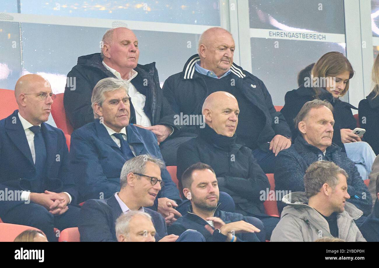 Monaco, Germania. 14 ottobre 2024. Uli HOENESS (ex Presidente FCB ), Bernd Neuendorf, Presidente DFB Associazione calcistica tedesca, Hans-Joachim Watzke, amministratore delegato BVB, membro DFB-Praesidium, vicepresidente DFB, Rudi Voeller, Voeller (DFB Sportdirektor), nella partita di UEFA Nations League 2024 GERMANIA - PAESI BASSI 1-0 nella stagione 2024/2025 al 14 ottobre 2024 a Monaco di Baviera, Germania. Fotografo: ddp Images/STAR-Images credito: ddp media GmbH/Alamy Live News Foto Stock