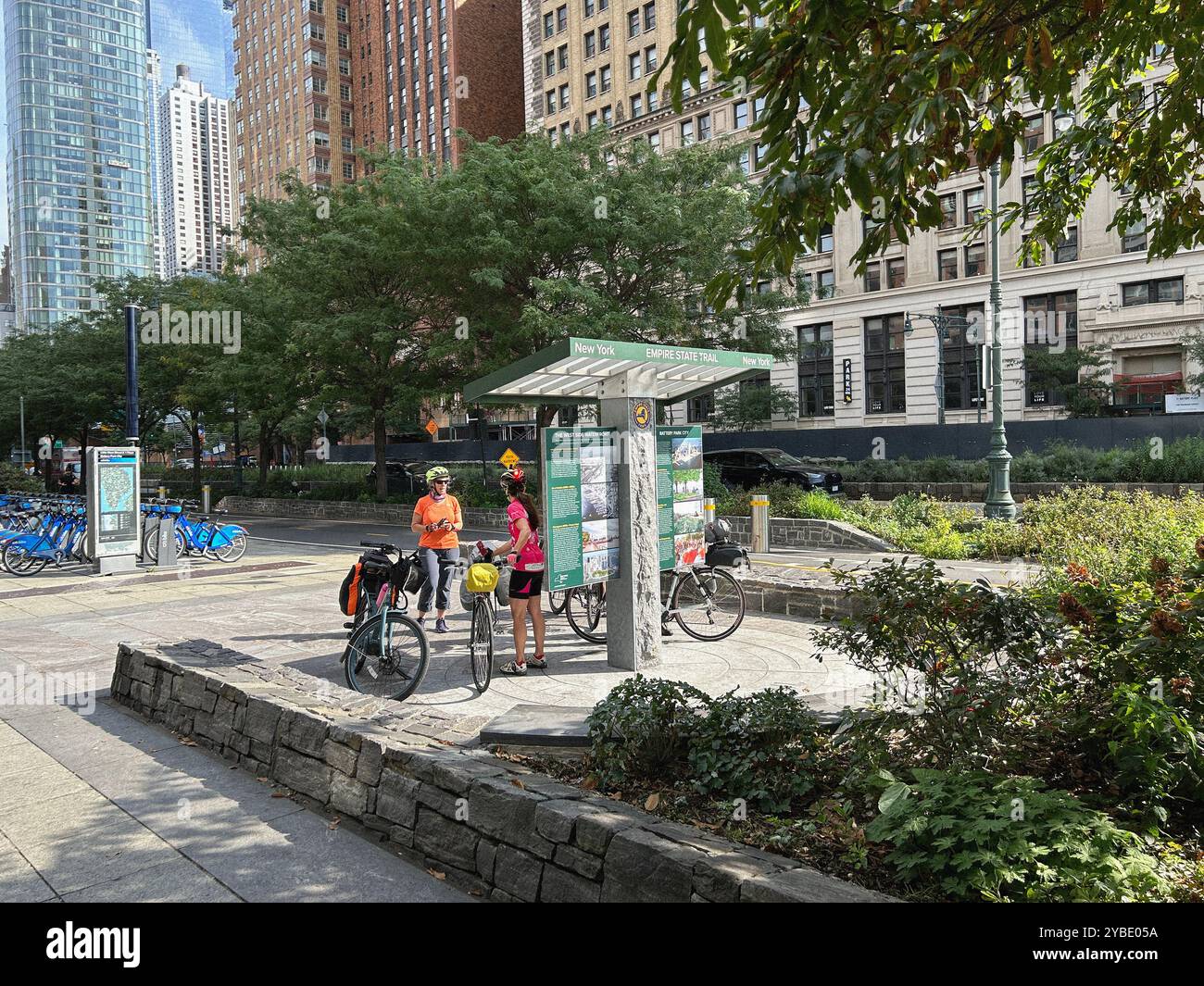 Percorso ciclabile urbano, Empire State Trail, Battery Park City, New York City, New York, STATI UNITI Foto Stock