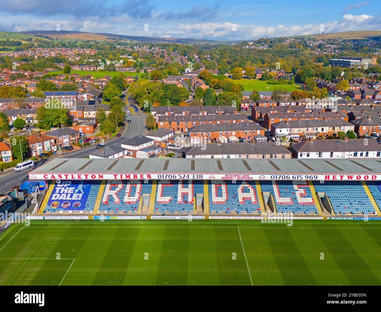 Crown Oil Arena Stadium, sede dell'AFC Rochdale Football Club, Aerial Autumnal Image. 11 ottobre 2024. Foto Stock