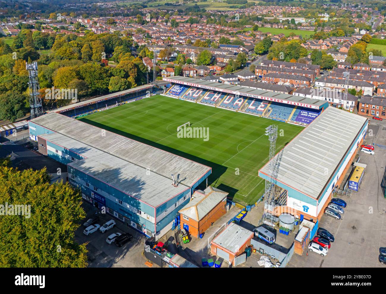 Crown Oil Arena Stadium, sede dell'AFC Rochdale Football Club, Aerial Autumnal Image. 11 ottobre 2024. Foto Stock