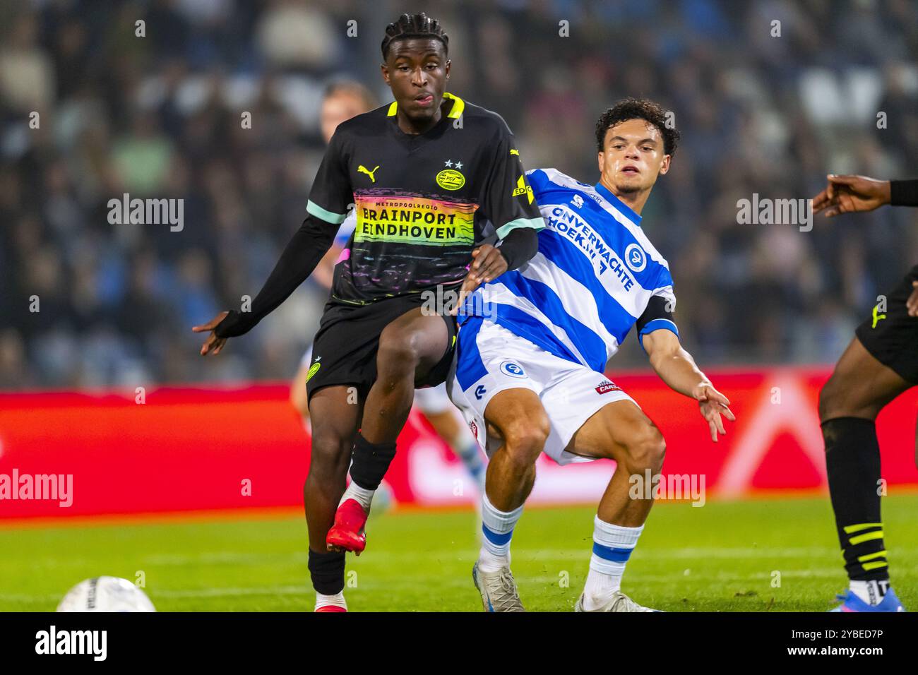 Doetinchem, Paesi Bassi. 18 ottobre 2024. DOETINCHEM, Stadium Vijverberg, 18-10-2024, stagione 2024/2025, olandese Keuken Kampioen Divisie durante la partita De Graafschap - Jong PSV PSV Isaac Babadi De Graafschap giocatore Tristan van Gilst credito: Pro shots/Alamy Live News Foto Stock