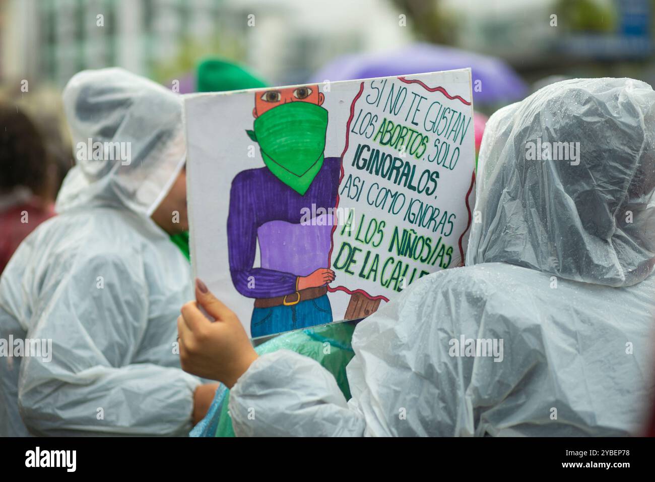 28 S, MARCIA PER LA DEPENALIZZAZIONE DELL'ABORTO, QUITO - ECUADOR. 2024 in Ecuador, la depenalizzazione dell’aborto è avanzata, ma affronta ancora il segno Foto Stock