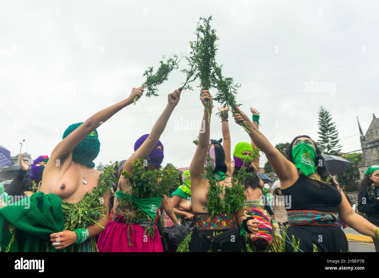 28 S, MARCIA PER LA DEPENALIZZAZIONE DELL'ABORTO, QUITO - ECUADOR. 2024 in Ecuador, la depenalizzazione dell’aborto è avanzata, ma affronta ancora il segno Foto Stock