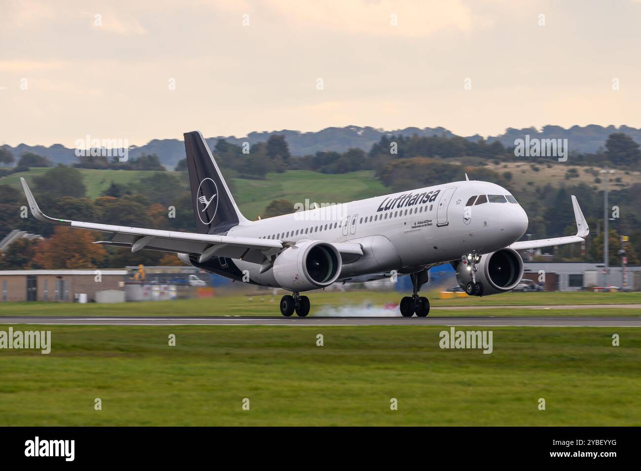 D-AINK Lufthansa Airbus A320-271N NEO atterraggio all'Aeroporto di Edimburgo , Edimburgo, Scozia, Regno Unito dopo Un volo da Monaco di Baviera Germania Foto Stock
