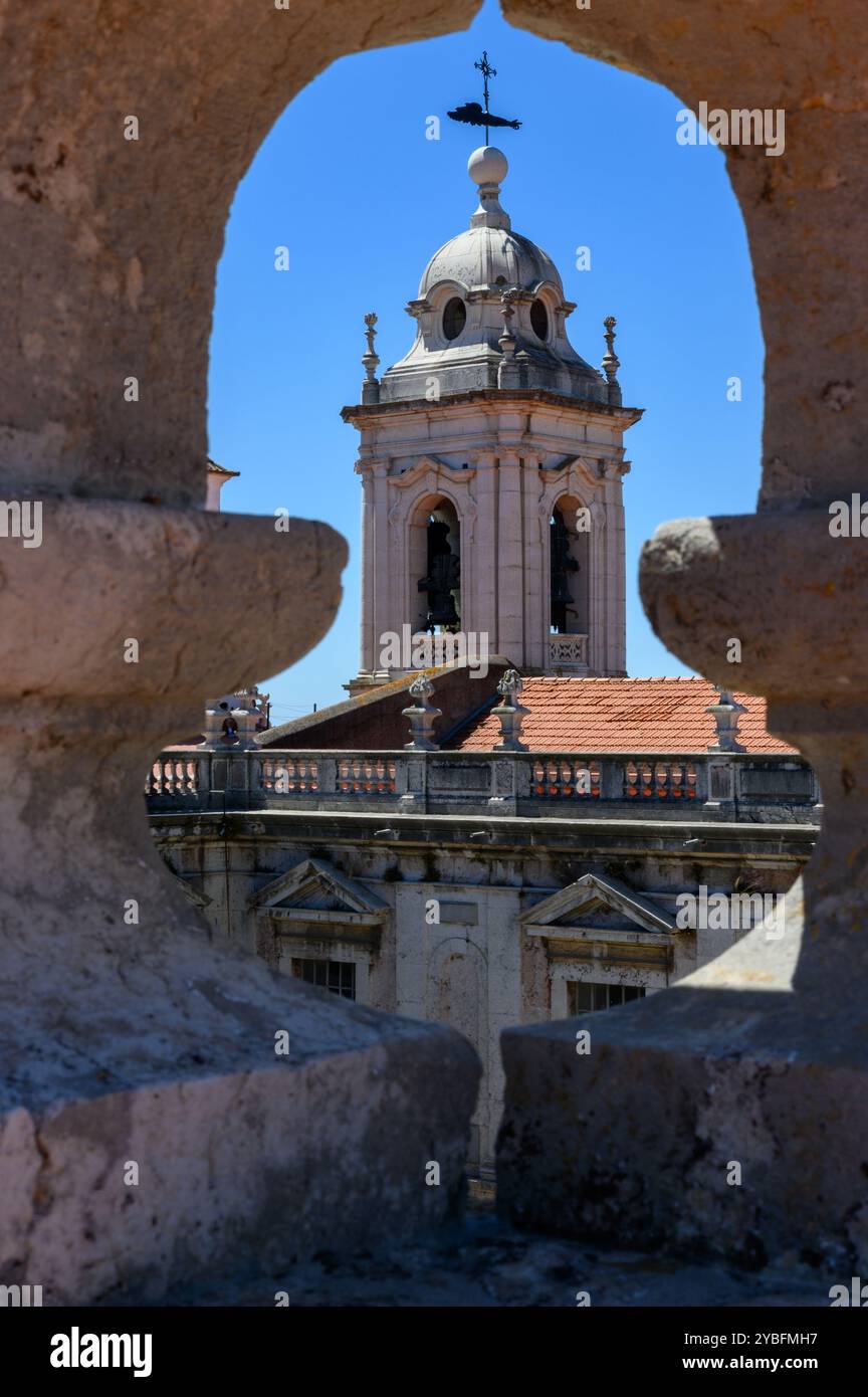 Veduta della torre della chiesa di Graa dalla cima del Convento da Graa. Foto Stock