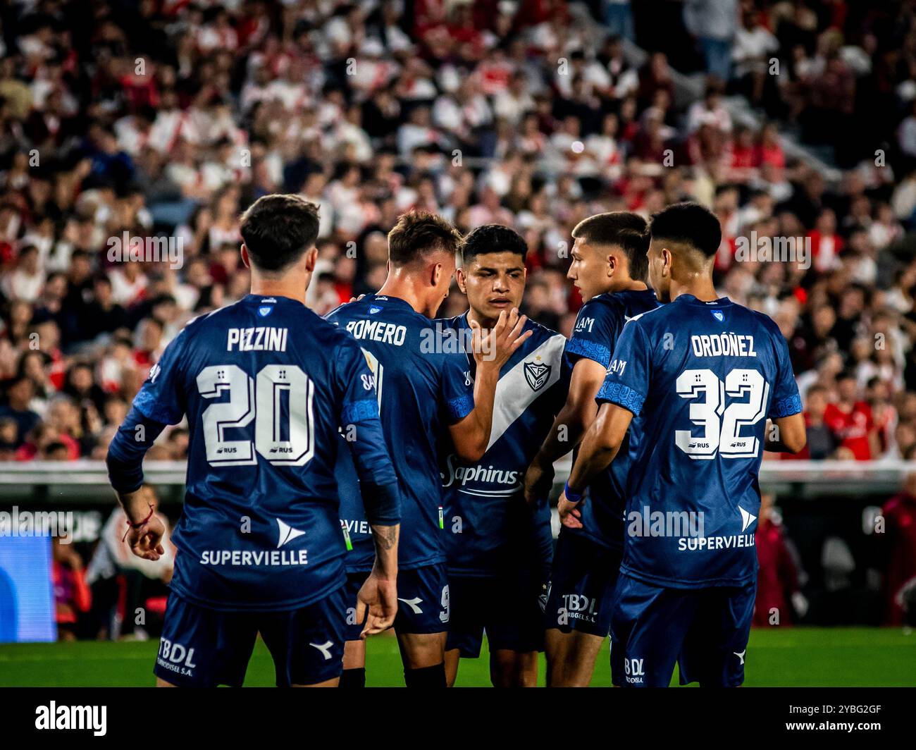 Buenos Aires, Argentina. 24 settembre 2024. CLUB ATLETICO RIVER PLATE VS VELEZ SARSFIELD, Mas Monumental Stadium, 18 ottobre 2024, Nuñez, Buenos Aires, Argentina. Il Club Atlético River Plate affronta il Club Atlético Vélez Sarsfield in una nuova data della Professional Football League. @FACAMORALES / SOLO PER USO EDITORIALE credito: Facundo Morales/Alamy Live News credito: Facundo Morales/Alamy Live News Foto Stock