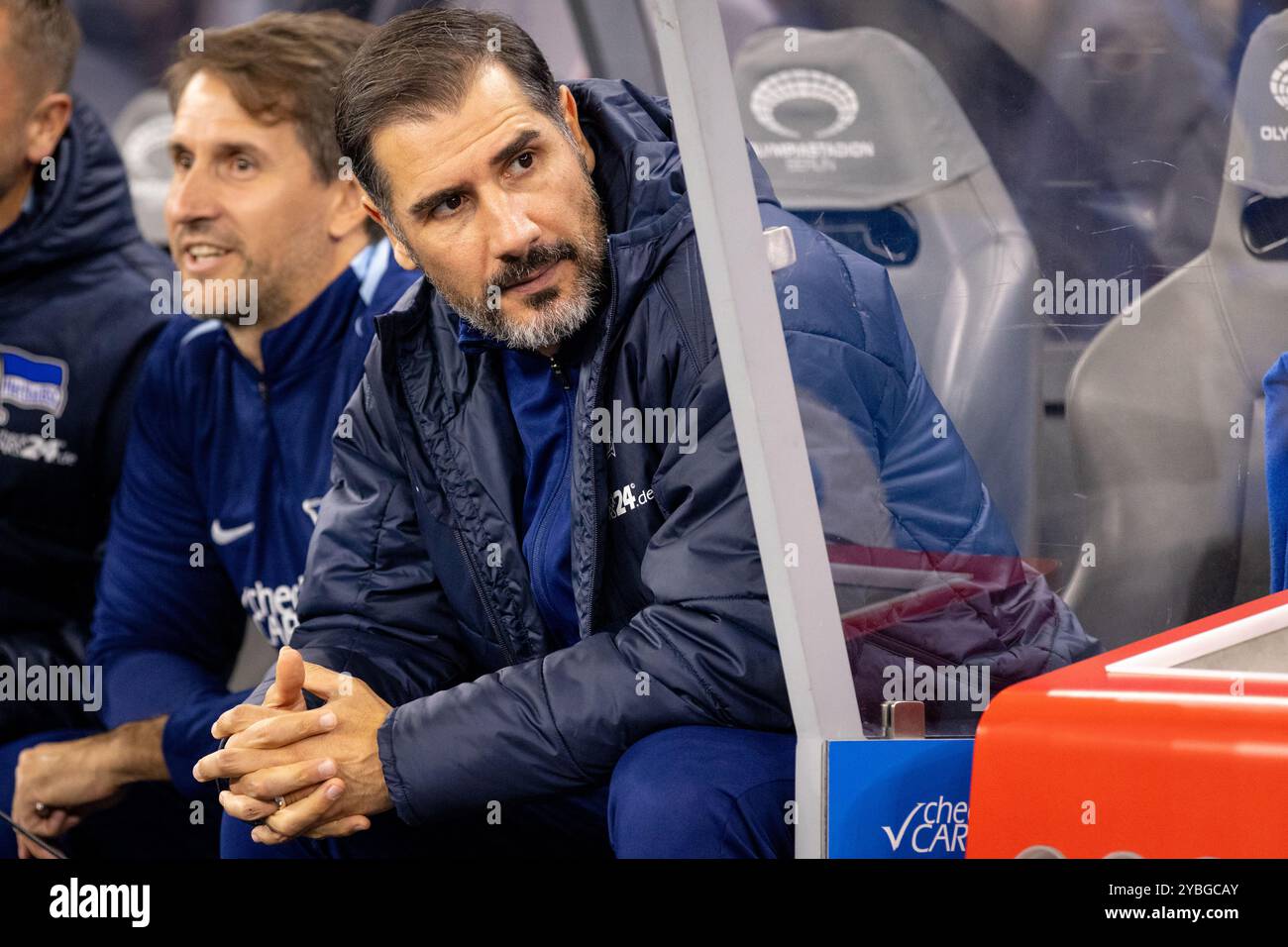 Berlino, Germania. 18 ottobre 2024. Jon Dagur Thorsteinsson (24) di Hertha Berlin visto durante il 2. Partita di Bundesliga tra Hertha Berlin e Eintracht Braunschweig all'Olympiastadion di Berlino. Credito: Gonzales Photo/Alamy Live News Foto Stock