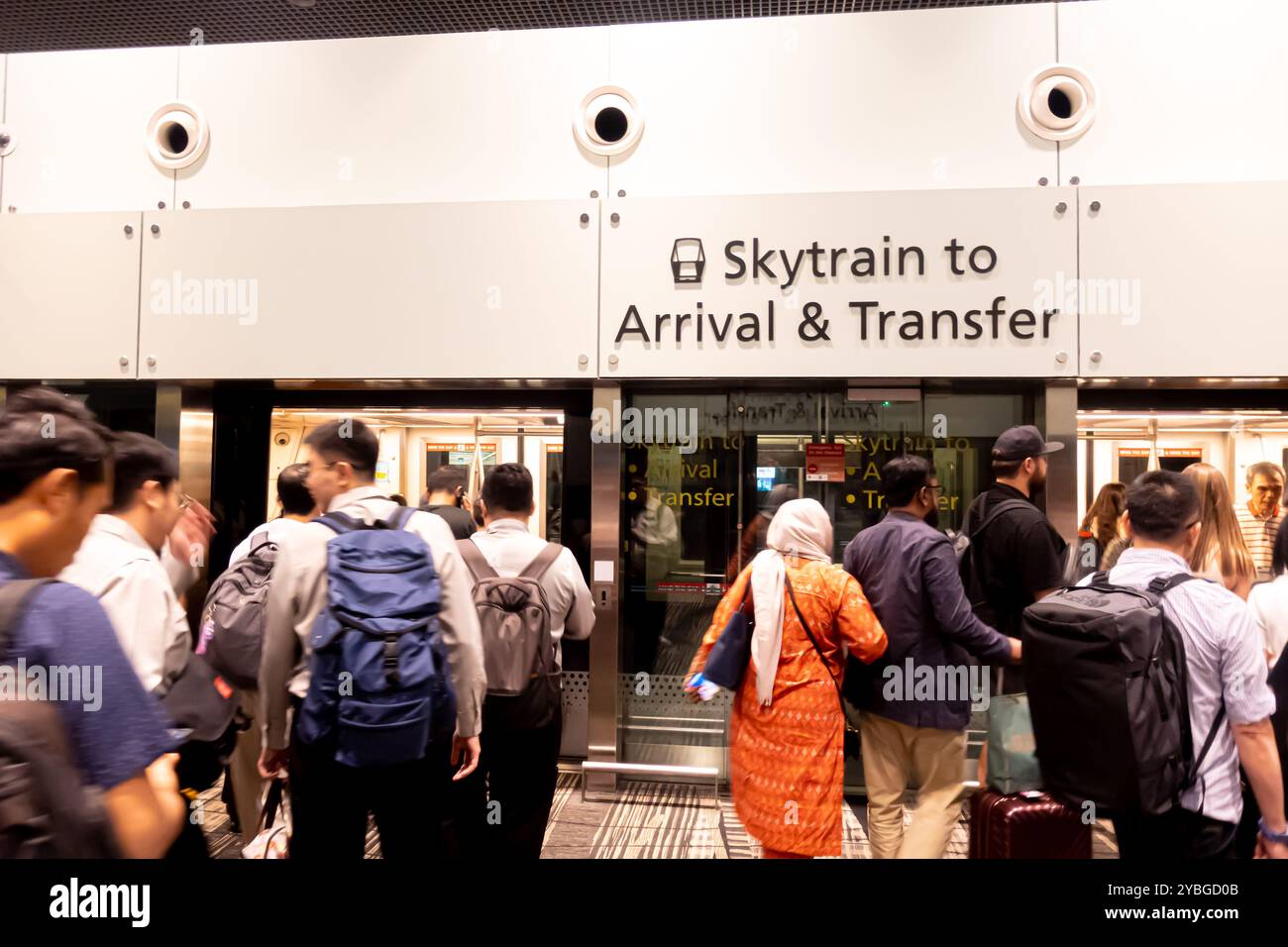 Trasporto dall'aeroporto di Singapore - Skytrain alla piattaforma di arrivo e trasferimento Foto Stock