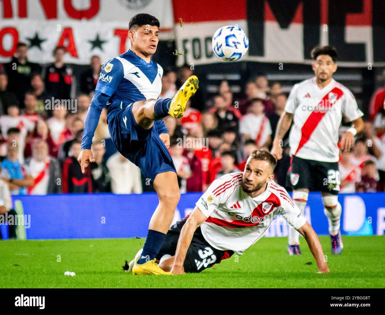 Buenos Aires, Argentina. 24 settembre 2024. CLUB ATLETICO RIVER PLATE 1 vs 1 VELEZ SARSFIELD, Mas Monumental Stadium, 18 ottobre 2024, Nuñez, Buenos Aires, Argentina. Il Club Atlético River Plate pareggiò contro il Club Atlético Vélez Sarsfield in una nuova data della Professional Football League. I gol sono stati segnati da Miguel Angel Borja e Braian Romero. @FACAMORALES / SOLO PER USO EDITORIALE credito: Facundo Morales/Alamy Live News credito: Facundo Morales/Alamy Live News Foto Stock