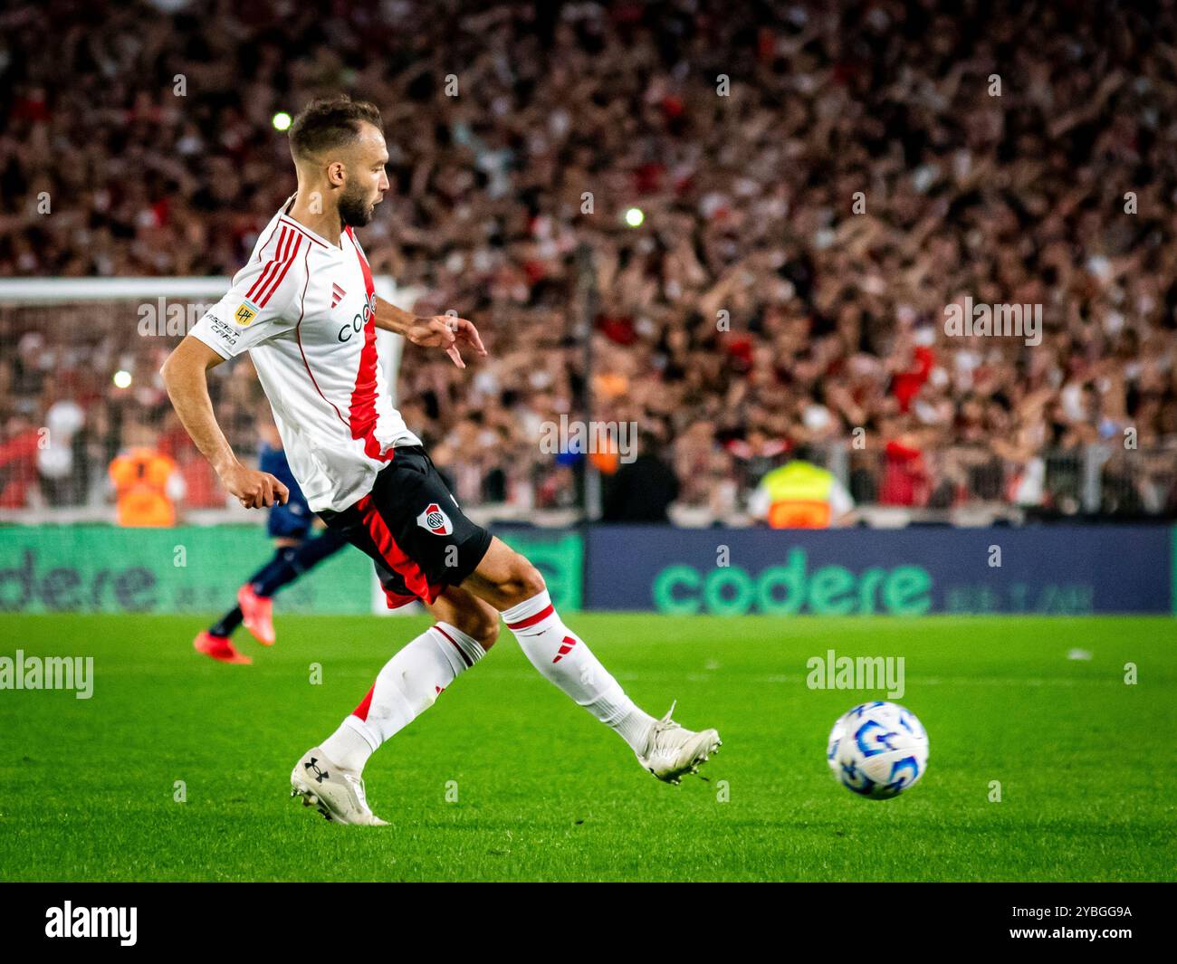 Buenos Aires, Argentina. 24 settembre 2024. CLUB ATLETICO RIVER PLATE 1 vs 1 VELEZ SARSFIELD, Mas Monumental Stadium, 18 ottobre 2024, Nuñez, Buenos Aires, Argentina. Il Club Atlético River Plate pareggiò contro il Club Atlético Vélez Sarsfield in una nuova data della Professional Football League. I gol sono stati segnati da Miguel Angel Borja e Braian Romero. @FACAMORALES / SOLO PER USO EDITORIALE credito: Facundo Morales/Alamy Live News credito: Facundo Morales/Alamy Live News Foto Stock