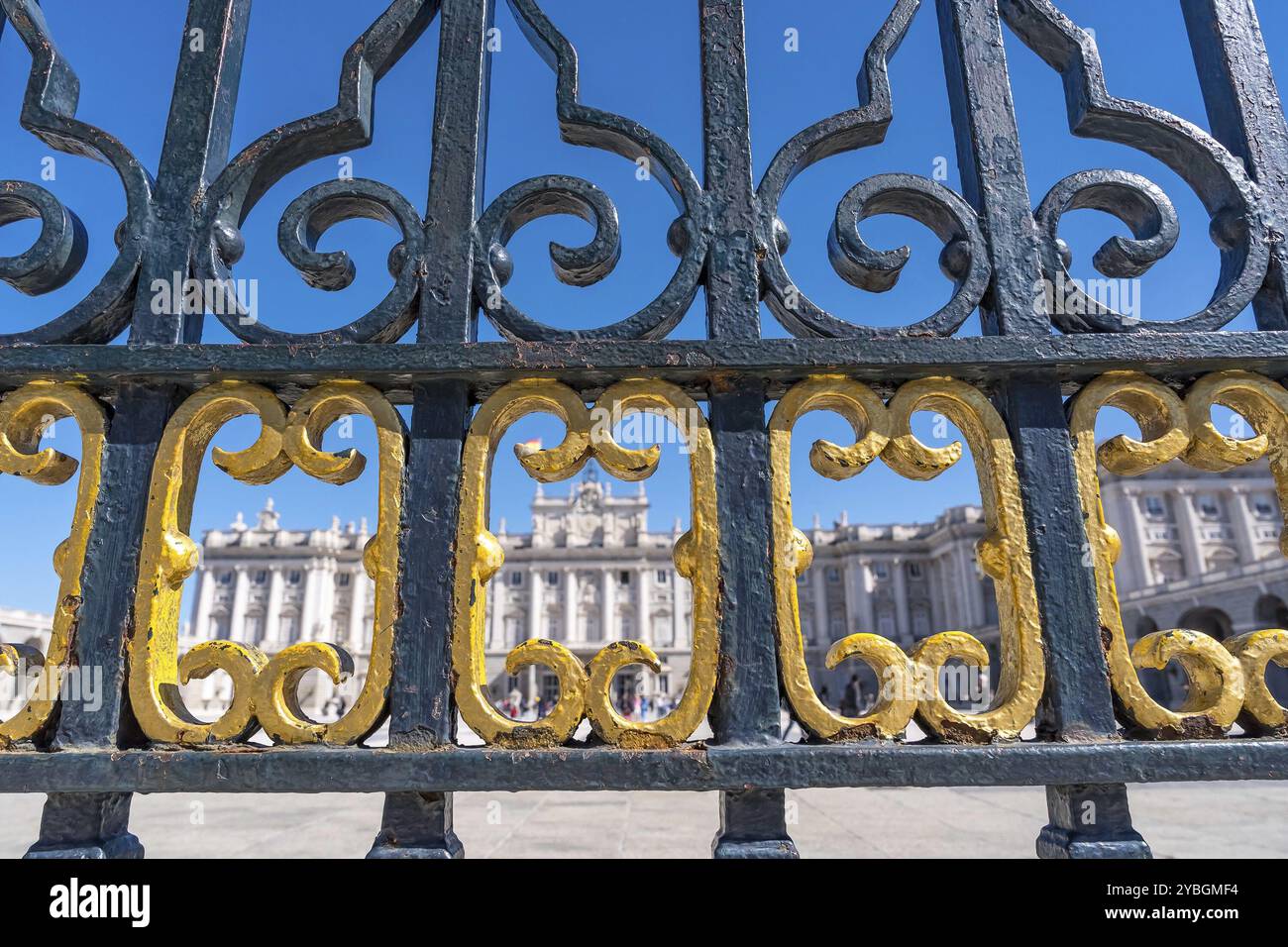 Palazzo reale di Madrid: L'iconica residenza dei reali spagnoli, che ospita cerimonie di Stato Foto Stock