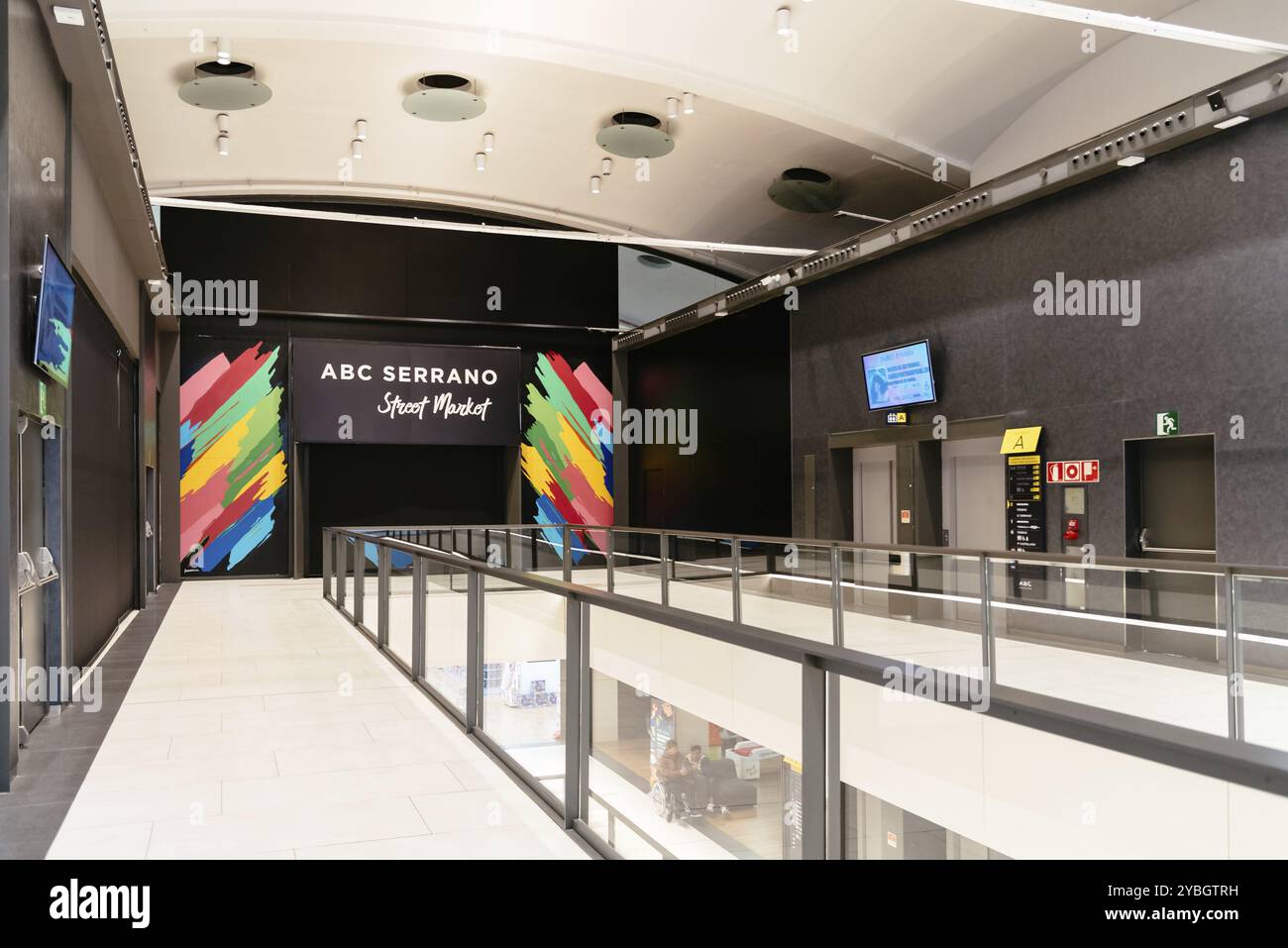 Madrid, Spagna, 14 febbraio 2020: Centro commerciale ABC Serrano. Ospita i migliori marchi di moda, l'Europa Foto Stock