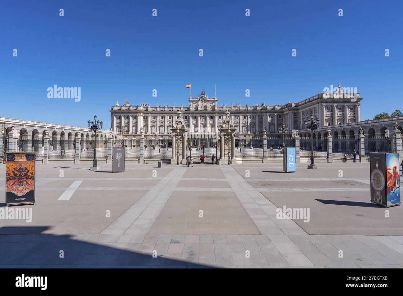 Palazzo reale di Madrid: L'iconica residenza dei reali spagnoli, che ospita cerimonie di Stato Foto Stock