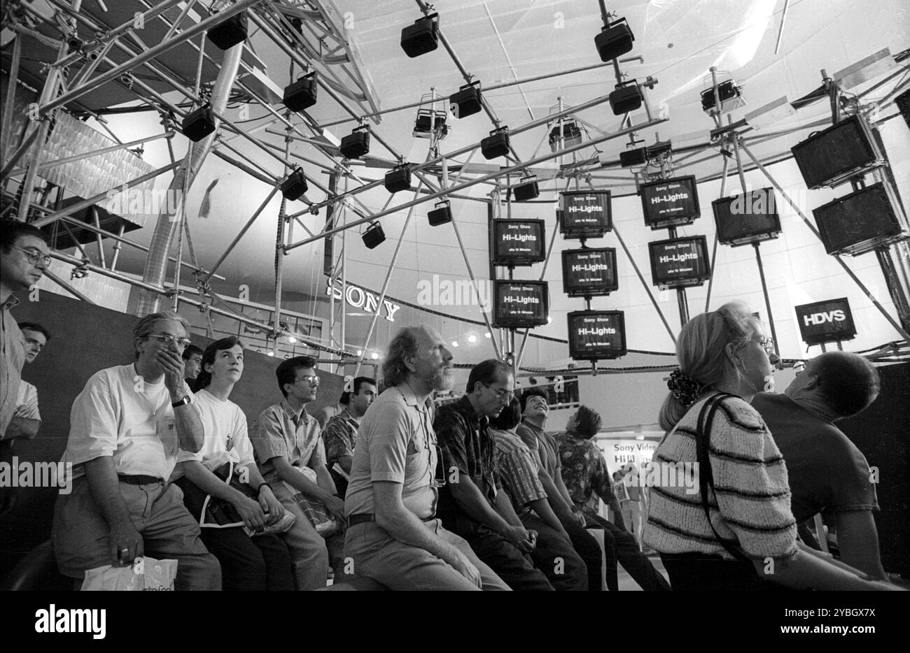 Germania, Berlino, 01.09.1991, International Consumer Electronics Exhibition IFA, nelle sale espositive della torre radio, (dimostrazione Sony), Euro Foto Stock