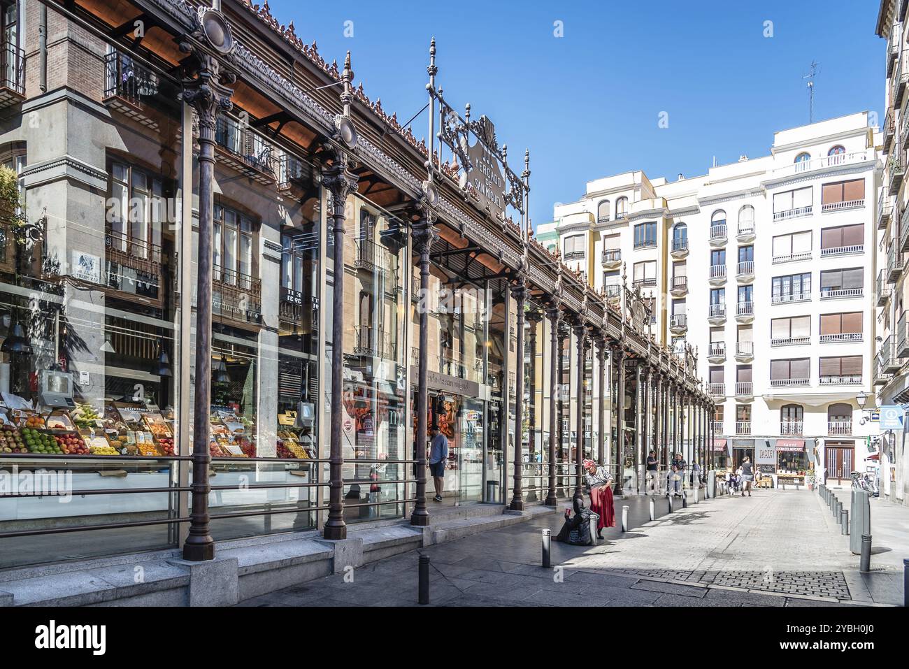 Madrid, Spagna, 2 luglio 2017: Mercato di San Miguel. Il mercato di San Miguel è il mercato più popolare di Madrid tra i turisti in quanto si trova nel cente Foto Stock