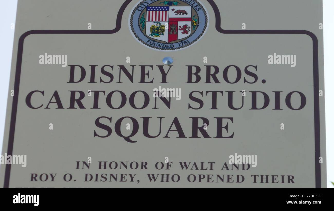 Los Angeles, California, Stati Uniti 15 ottobre 2024 Walt e Roy Disney Brothers Cartoon Studio Square firmano su Kingswell Avenue dove hanno avuto il loro primo studio il 15 ottobre 2024 a Los Angeles, California, USA. Foto di Barry King/Alamy Stock Photo Foto Stock