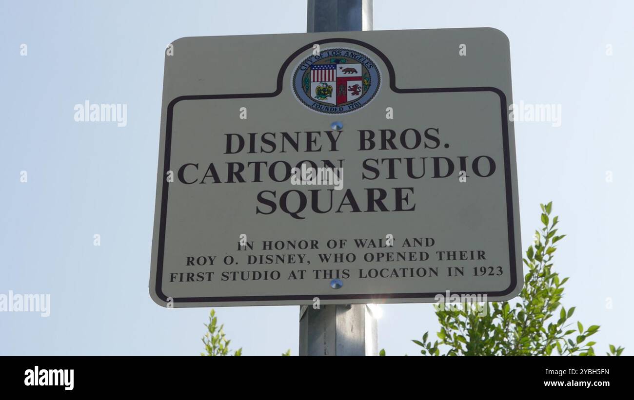 Los Angeles, California, Stati Uniti 15 ottobre 2024 Walt e Roy Disney Brothers Cartoon Studio Square firmano su Kingswell Avenue dove hanno avuto il loro primo studio il 15 ottobre 2024 a Los Angeles, California, USA. Foto di Barry King/Alamy Stock Photo Foto Stock