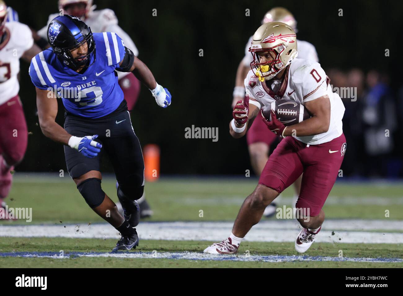 18 ottobre 2024: Il wide receiver dei Florida State Seminoles Ja'Khi Douglas (0) porta la palla durante la partita di football NCAA tra la Florida State se Foto Stock