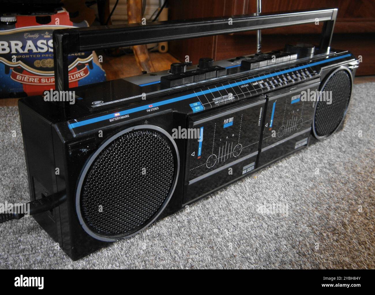 Registratore stereo a doppia cassetta degli anni '1980 in casa. Foto Stock