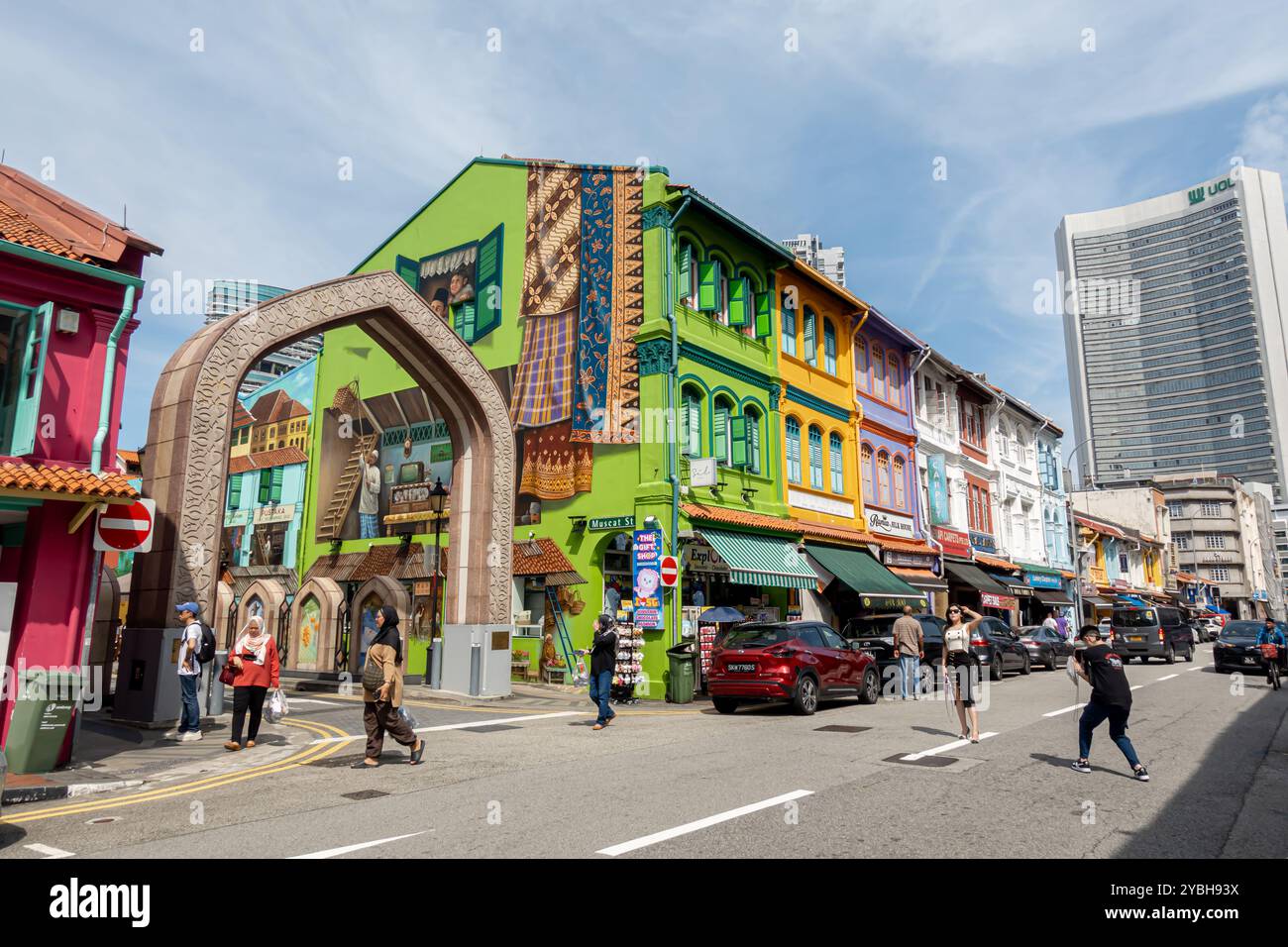 Murale in via Muscat che raffigura una tradizionale attività commerciale, la via araba attraversa Singapore Foto Stock