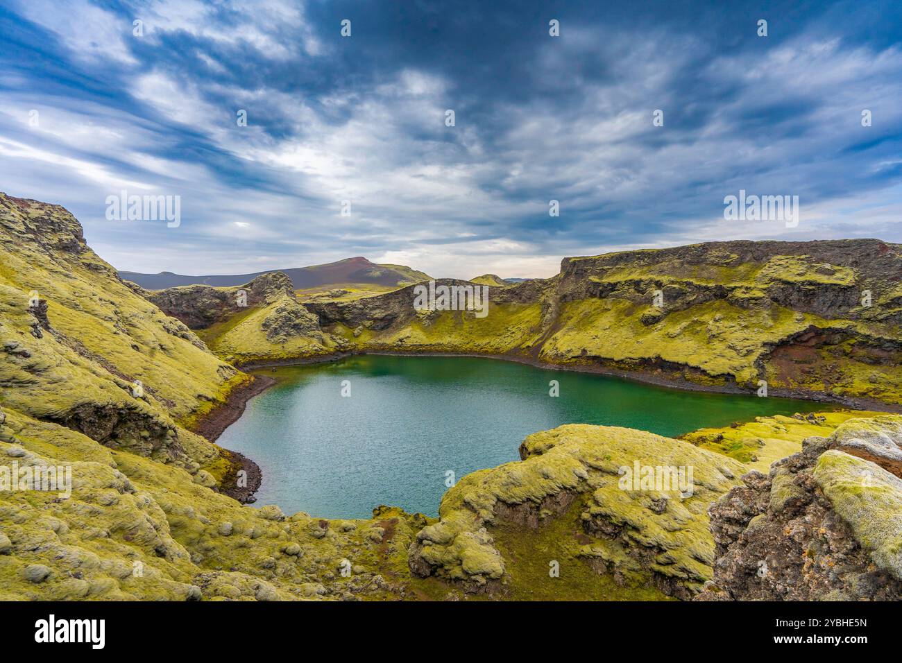 Il lago si è formato all'interno del cratere Tjarnargígur Foto Stock