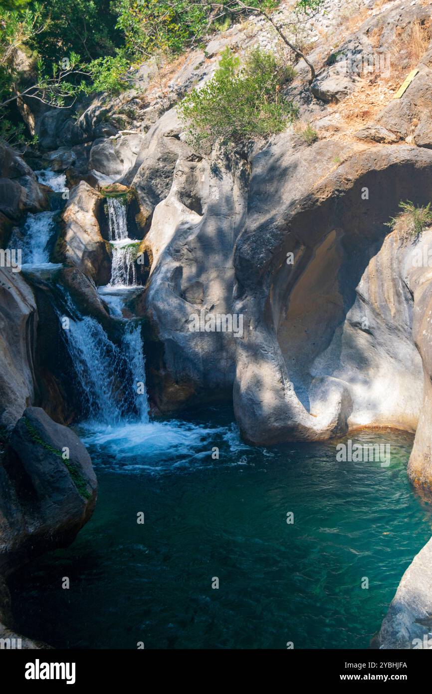 Cascata e acque verdi del Green Canyon Foto Stock