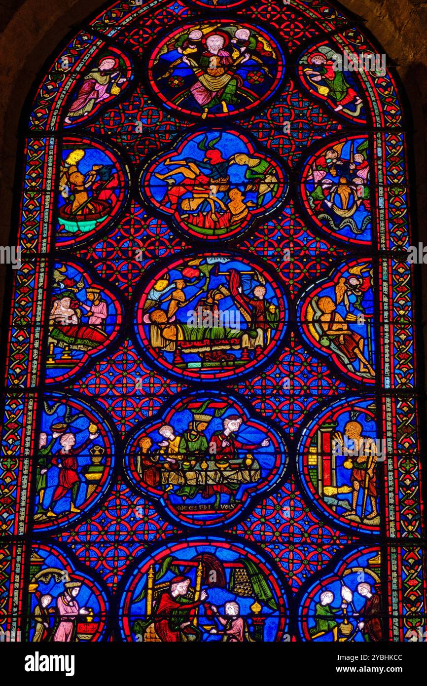 Francia, Cher (18), Bourges, cattedrale di St Etienne, patrimonio mondiale dell'UNESCO, vetrate colorate di Lazare e dei cattivi ricchi Foto Stock