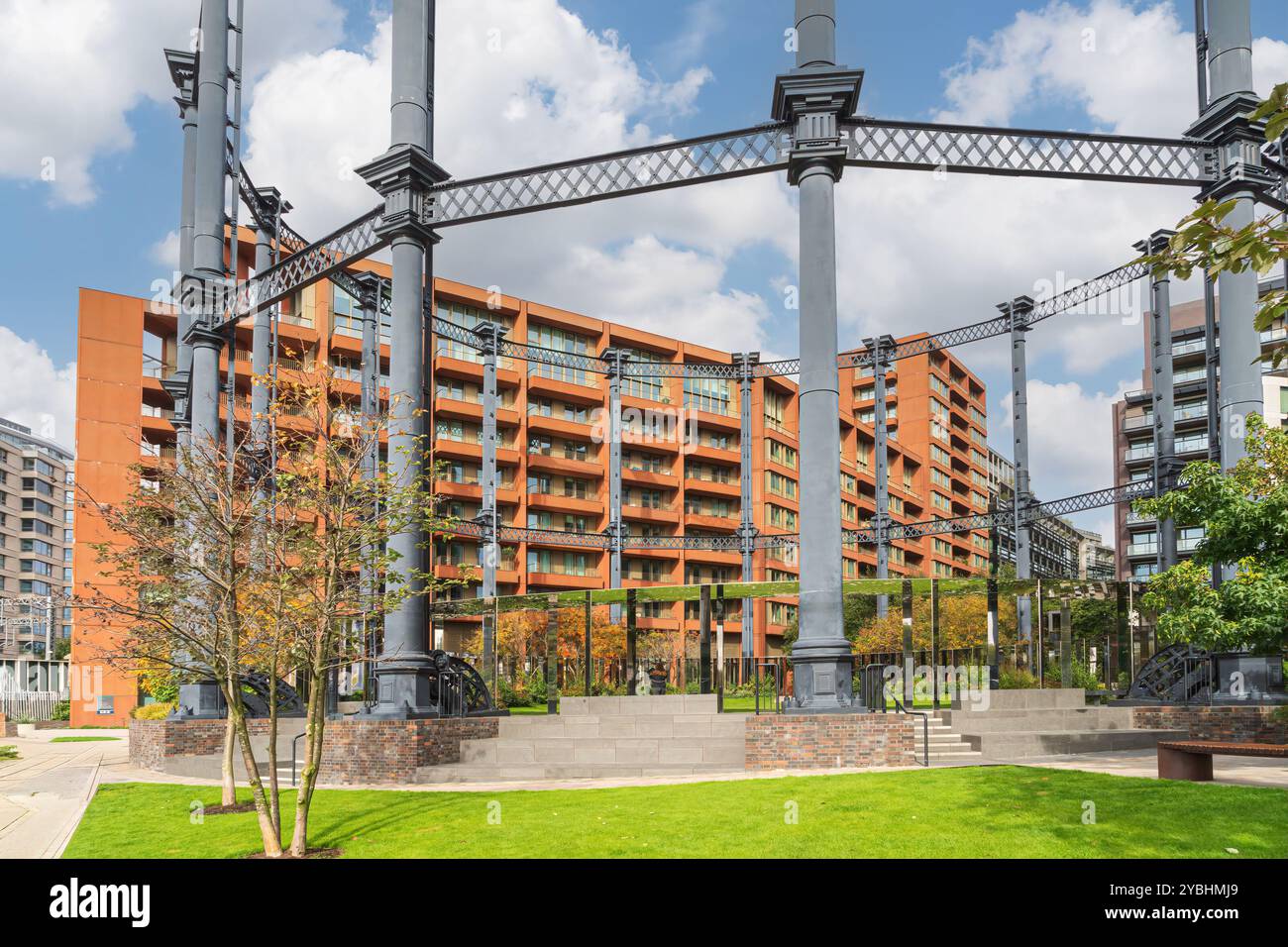 Gasholder Park sul Regents Canal di Londra Foto Stock