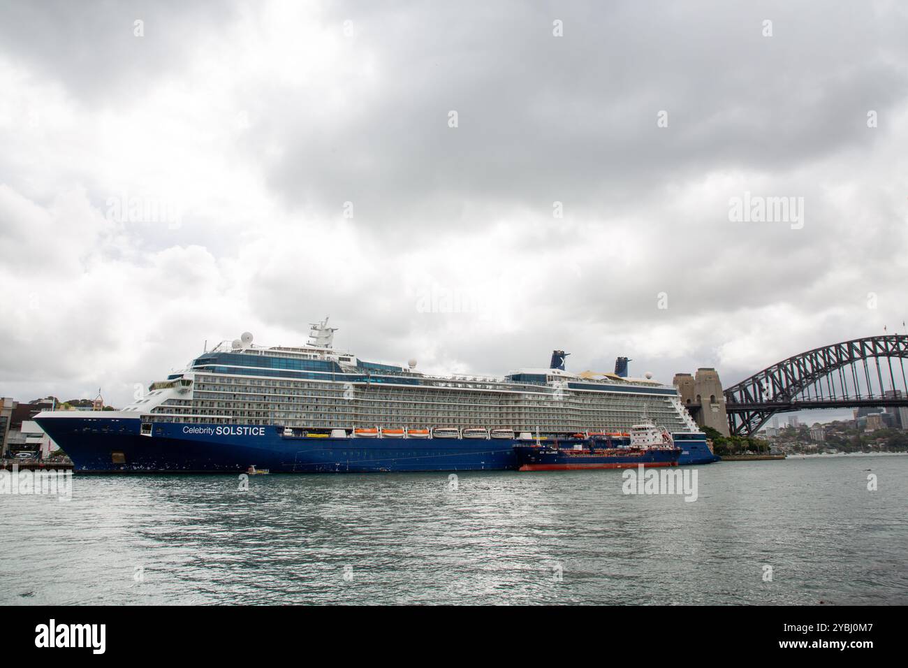 Sydney, Australia. 19 ottobre 2024. Celebrity Cruises nave da crociera Celebrity Solstice presso il terminal passeggeri d'oltremare. Crediti: Richard Milnes/Alamy Foto Stock