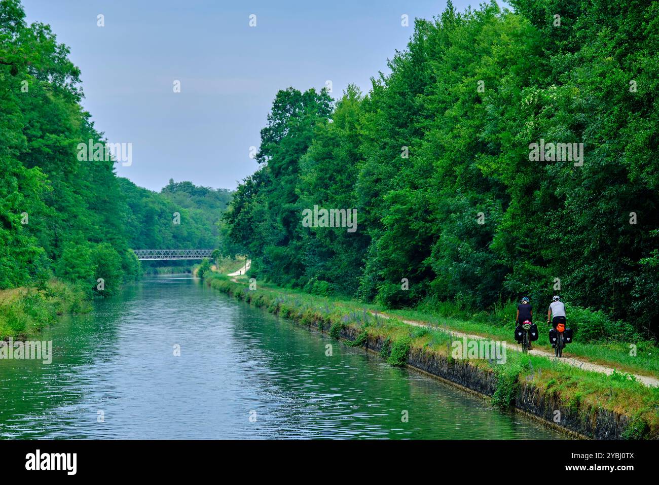 Francia, Loiret (45), turismo fluviale sul canale laterale della Loira Foto Stock