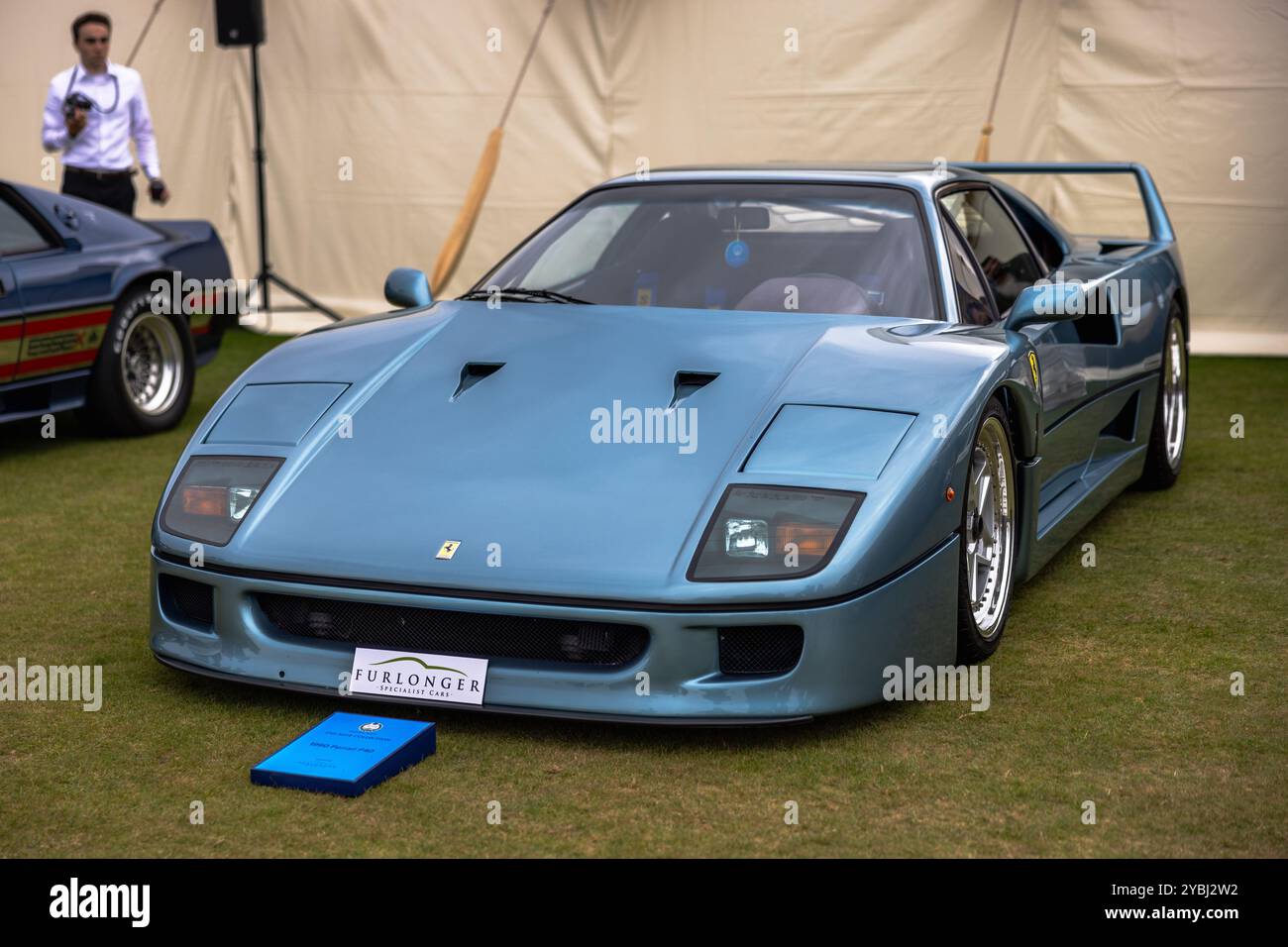 Ferrari F40 in Azzurro Hyperion in mostra al Salone Privé Concours d'Elégance tenutosi al Blenheim Palace. Foto Stock