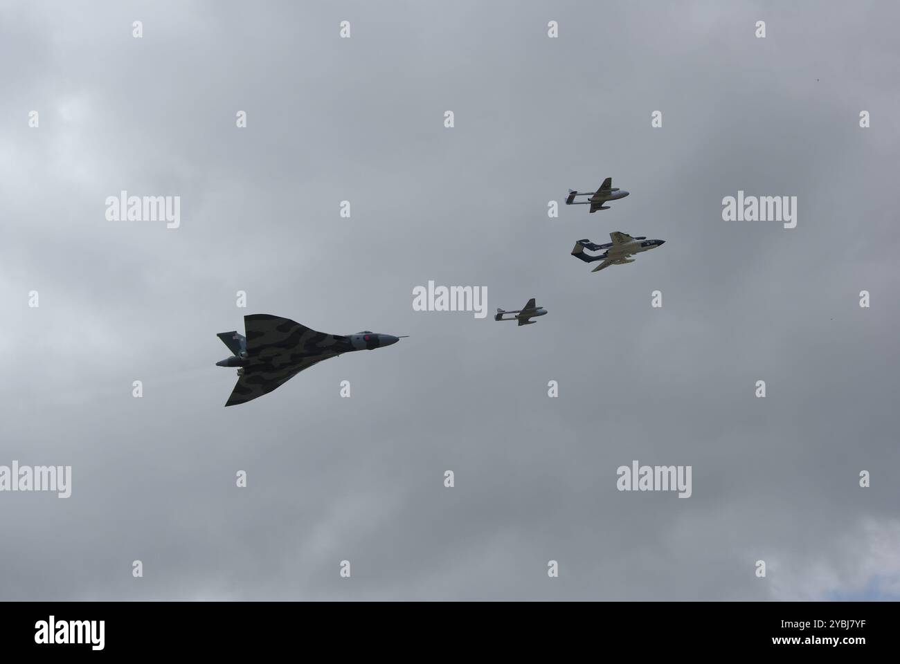 Avro Vulcan XH558, Two de Havilland Vampires e a de Havilland Sea Vixen al RNAS Yeovilton nel 2015. Foto Stock
