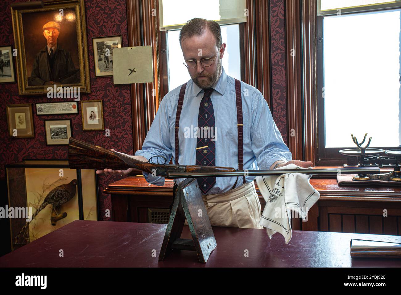 Negozio di armi James Purdey & Sons, Mayfair, Londra, Inghilterra Foto Stock