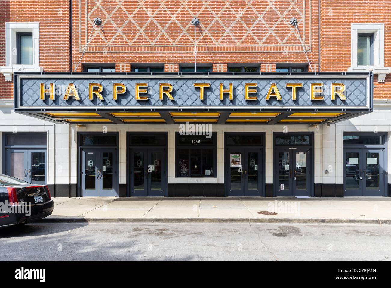 ACX Harper Theater è un piccolo cinema situato nel quartiere Hyde Park di Chicago, inaugurato nel 1913. Foto Stock