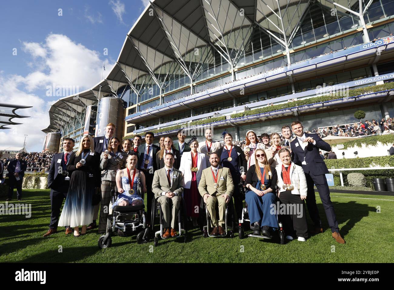 Medaglie olimpiche e paralimpiche durante la QIPCO British Champions Day all'Ascot Racecourse, Berkshire. Data foto: Sabato 19 ottobre 2024. Foto Stock