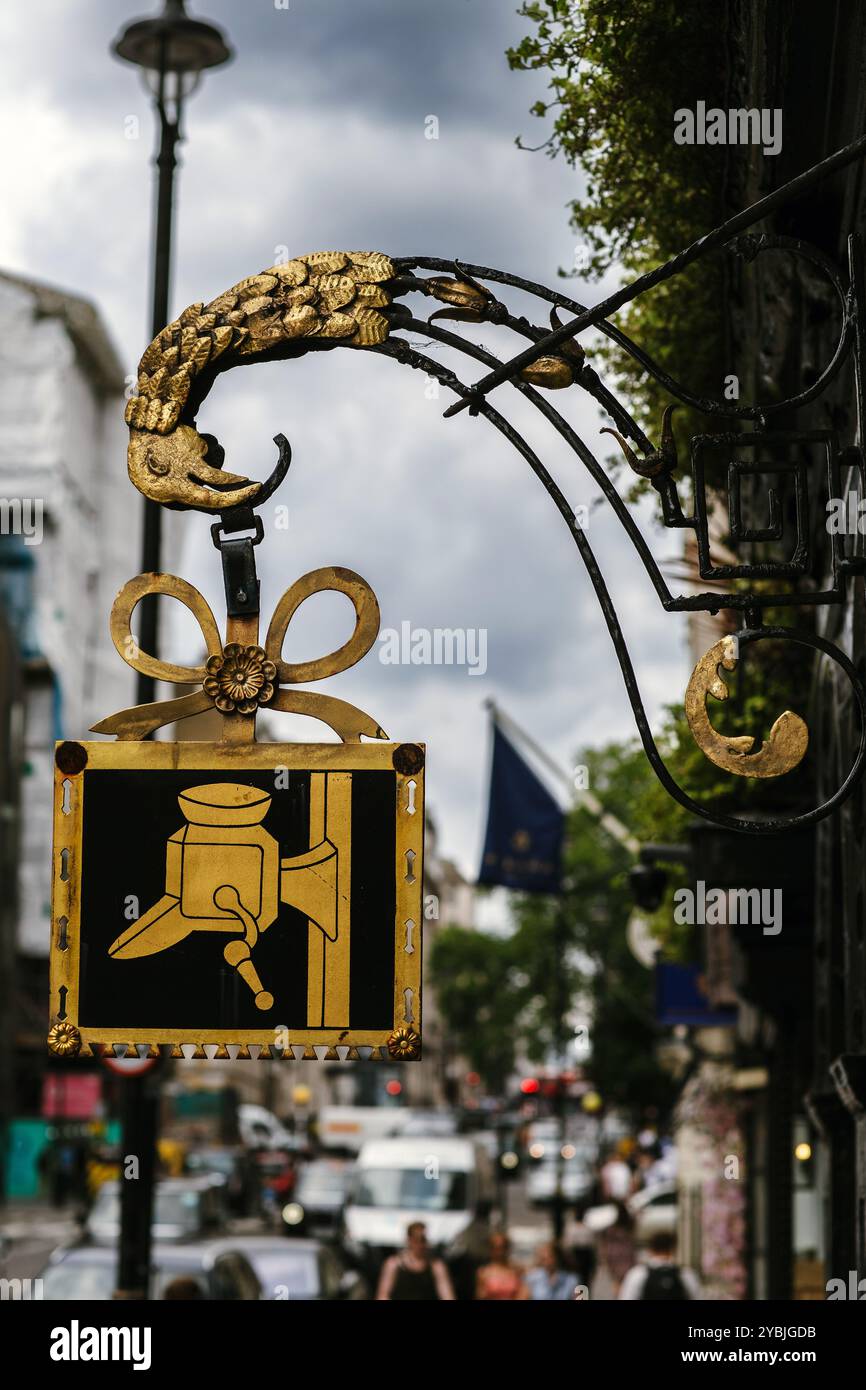Berry Bros & Rudd Ltd, commercianti di vino, St James Street, Londra, Inghilterra. Regno Unito Foto Stock