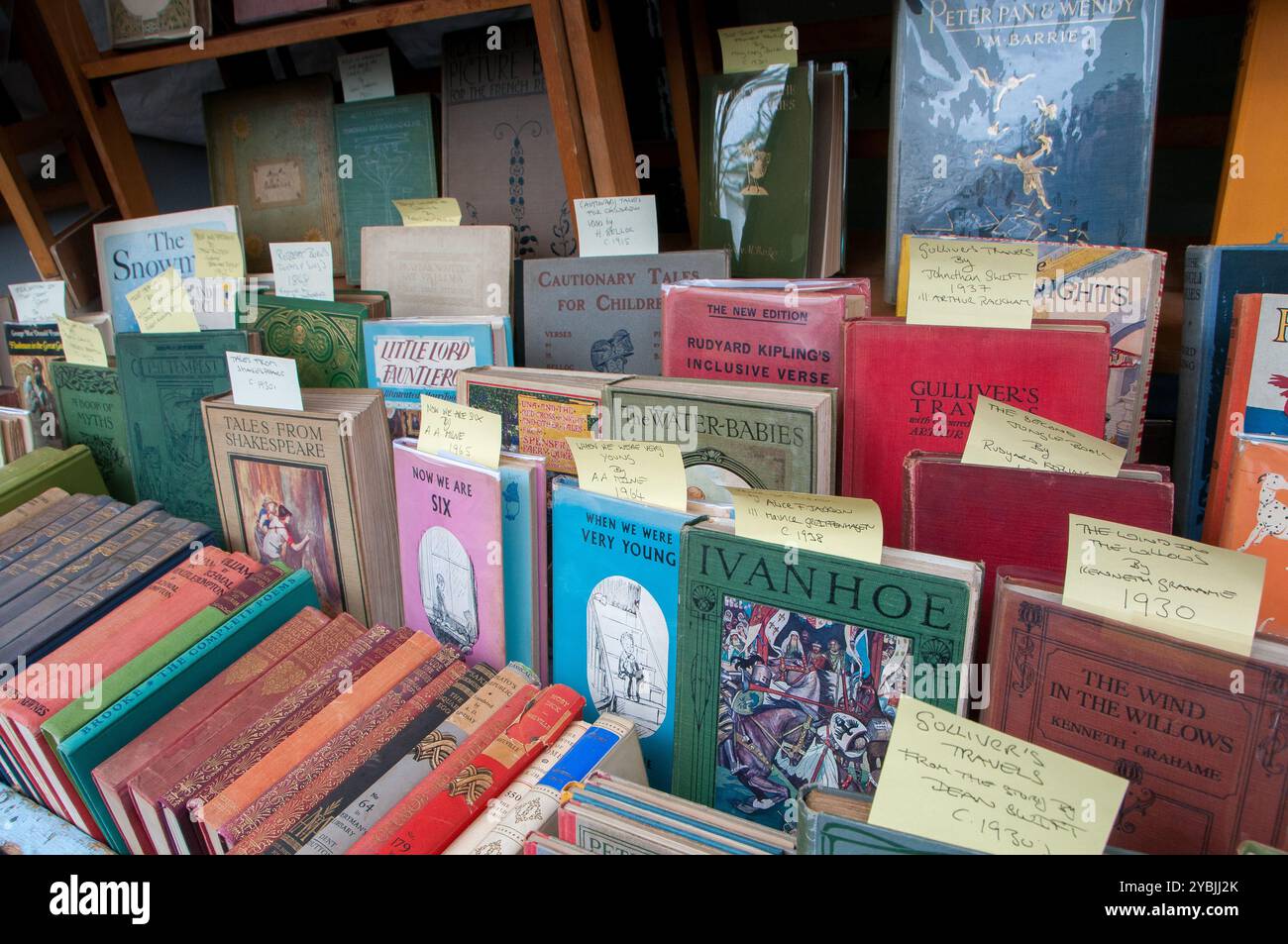 Libreria di libri antichi sul mercato di Portobello Road, Londra Foto Stock